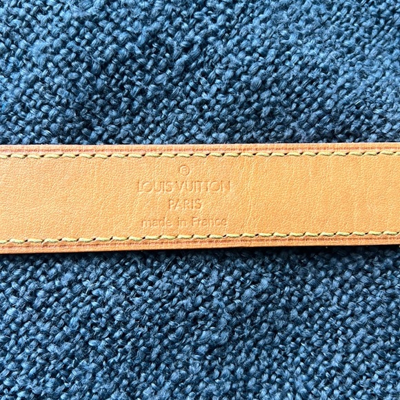 Louis Vuitton
Monogram Denim Baggy with additional crossbody strap. - Picture 13 of 17